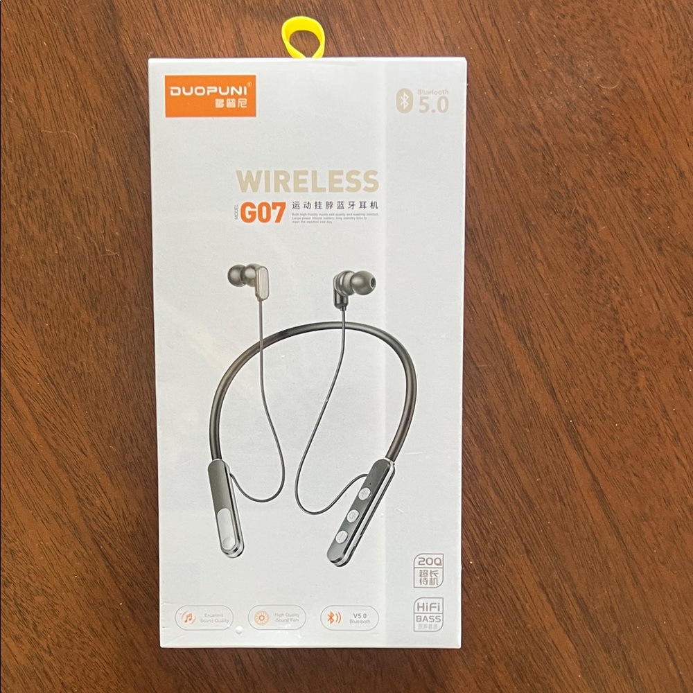Wireless Headphones. New With Tags. Pink.